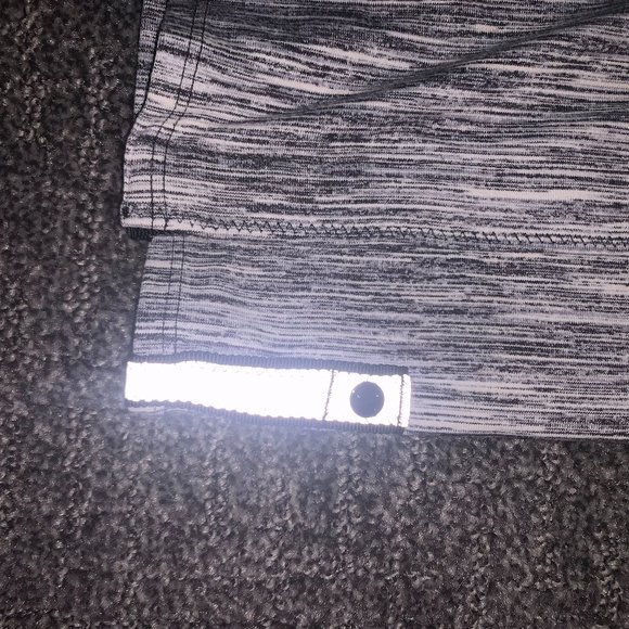 Lululemon infinity scarf - Picture 1 of 2